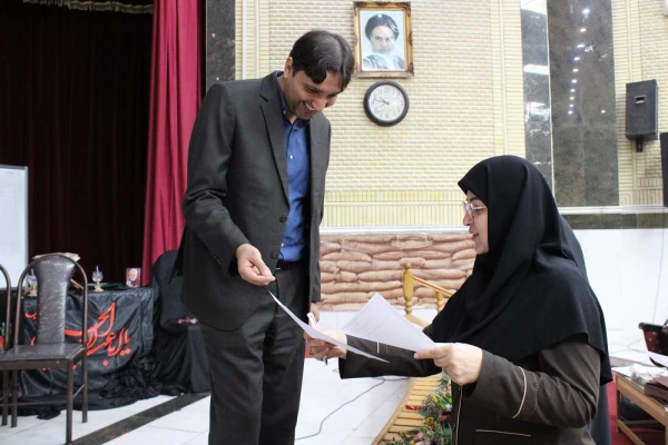 با حضور مدیرکل آموزش و پرورش استان بوشهر؛
دوره آموزشی تربیت ارزیاب حرفه ای اساتید دانشگاه فرهنگیان استان بوشهر برگزار شد
 4