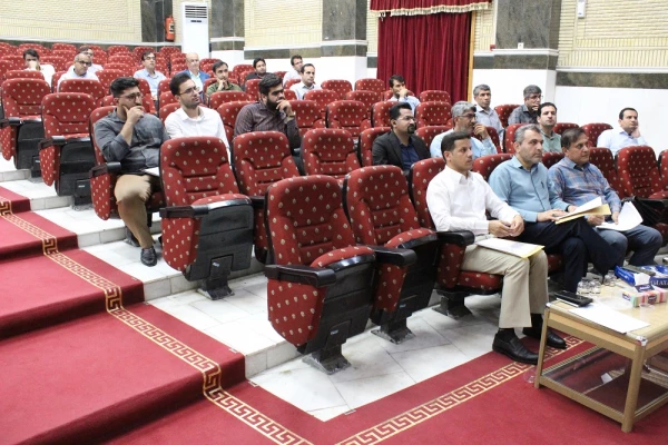 با حضور مدیرکل آموزش و پرورش استان بوشهر؛
دوره آموزشی تربیت ارزیاب حرفه ای اساتید دانشگاه فرهنگیان استان بوشهر برگزار شد
 6