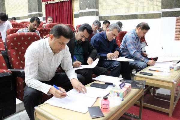 با حضور مدیرکل آموزش و پرورش استان بوشهر؛
دوره آموزشی تربیت ارزیاب حرفه ای اساتید دانشگاه فرهنگیان استان بوشهر برگزار شد
 9