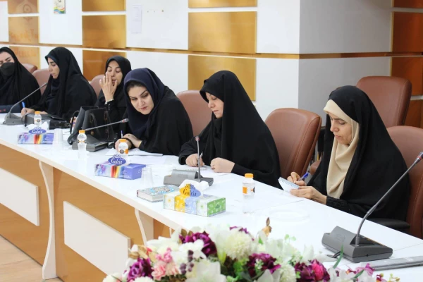 با حضور رئیس دانشگاه فرهنگیان استان بوشهر:
دوره بازآموزی کارورزی ۱ و ۳ برگزار شد 6