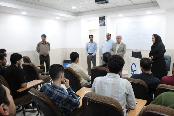 همزمان با آغاز سال تحصیلی در دانشگاه فرهنگیان استان بوشهر؛
اهدای گل به دانشجومعلمان توسط رئیس دانشگاه در کلاس های درس پردیس ها 10