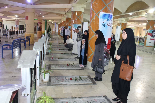 با حضور در گلزار شهدای بهشت صادق بوشهر:
تجدید میثاق مسئولان و کارکنان دانشگاه فرهنگیان استان بوشهر با آرمان های امام (ره) و شهیدان انقلاب اسلامی 2