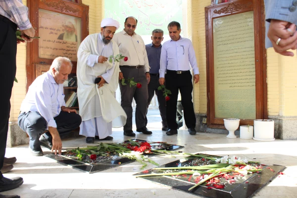 با حضور در گلزار شهدای بهشت صادق بوشهر:
تجدید میثاق مسئولان و کارکنان دانشگاه فرهنگیان استان بوشهر با آرمان های امام (ره) و شهیدان انقلاب اسلامی 7