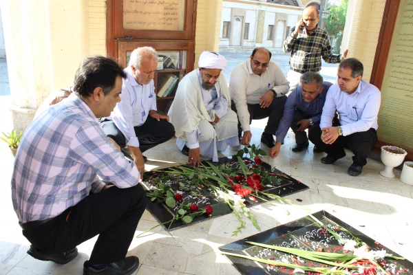 با حضور در گلزار شهدای بهشت صادق بوشهر:
تجدید میثاق مسئولان و کارکنان دانشگاه فرهنگیان استان بوشهر با آرمان های امام (ره) و شهیدان انقلاب اسلامی 8