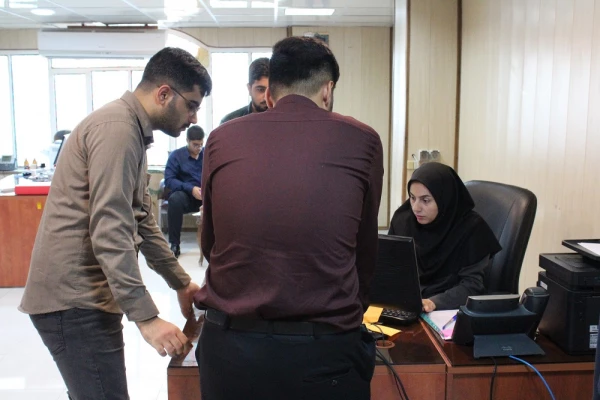 بازدید رئیس دانشگاه فرهنگیان استان بوشهر از روند ثبت نام حضوری نودانشجومعلمان دانشگاه 11