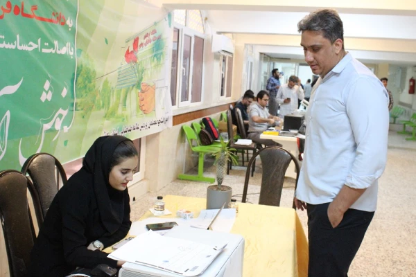 بازدید رئیس دانشگاه فرهنگیان استان بوشهر از روند ثبت نام حضوری نودانشجومعلمان دانشگاه 14