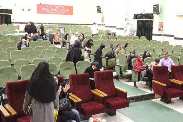 بازدید رئیس دانشگاه فرهنگیان استان بوشهر از روند ثبت نام حضوری نودانشجومعلمان دانشگاه 14