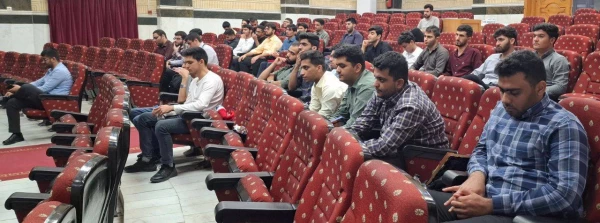 با حضور مدیر گروه دانشگاه فرهنگیان استان بوشهر؛
 برگزاری نشست معارفه ورودی های زبان ۱۴۰۳ پردیس علامه با گروه زبان دانشگاه 2