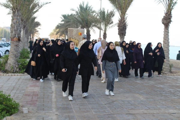 در ساحل شهر بوشهر؛
همایش پیاده روی دانشجومعلمان پردیس بنت الهدی صدر برگزار شد 2