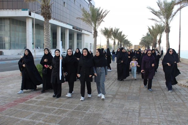 در ساحل شهر بوشهر؛
همایش پیاده روی دانشجومعلمان پردیس بنت الهدی صدر برگزار شد 2