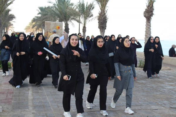 در ساحل شهر بوشهر؛
همایش پیاده روی دانشجومعلمان پردیس بنت الهدی صدر برگزار شد 2