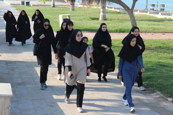 در ساحل شهر بوشهر؛
همایش پیاده روی دانشجومعلمان پردیس بنت الهدی صدر برگزار شد 3