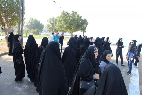 در ساحل شهر بوشهر؛
همایش پیاده روی دانشجومعلمان پردیس بنت الهدی صدر برگزار شد 2
