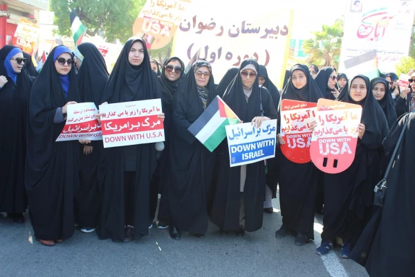 با حضور باشکوه رئیس، مسئولان، کارکنان، اساتید و دانشجومعلمان دانشگاه فرهنگیان استان بوشهر؛
راهپیمایی 13 آبان در بوشهر برگزار شد 2