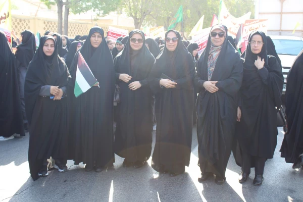 با حضور باشکوه رئیس، مسئولان، کارکنان، اساتید و دانشجومعلمان دانشگاه فرهنگیان استان بوشهر؛
راهپیمایی 13 آبان در بوشهر برگزار شد 2