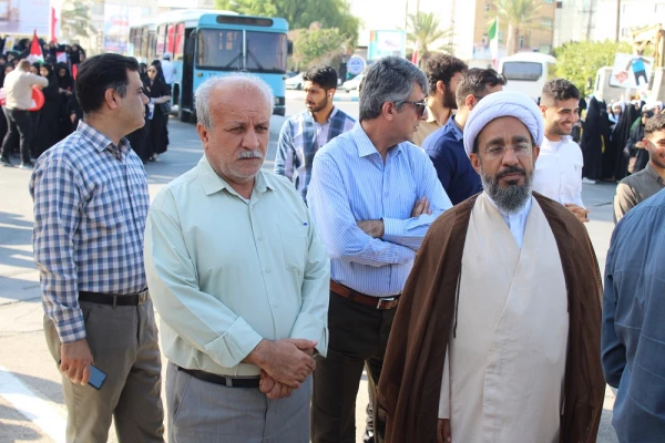 با حضور باشکوه رئیس، مسئولان، کارکنان، اساتید و دانشجومعلمان دانشگاه فرهنگیان استان بوشهر؛
راهپیمایی 13 آبان در بوشهر برگزار شد 3
