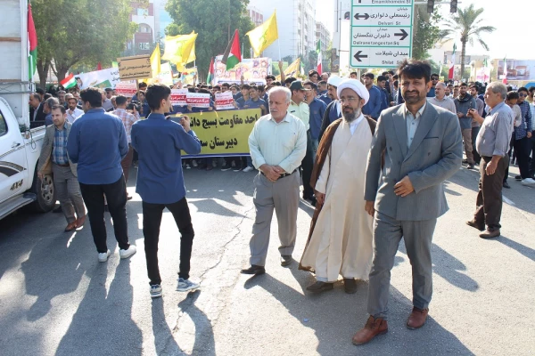 با حضور باشکوه رئیس، مسئولان، کارکنان، اساتید و دانشجومعلمان دانشگاه فرهنگیان استان بوشهر؛
راهپیمایی 13 آبان در بوشهر برگزار شد 4