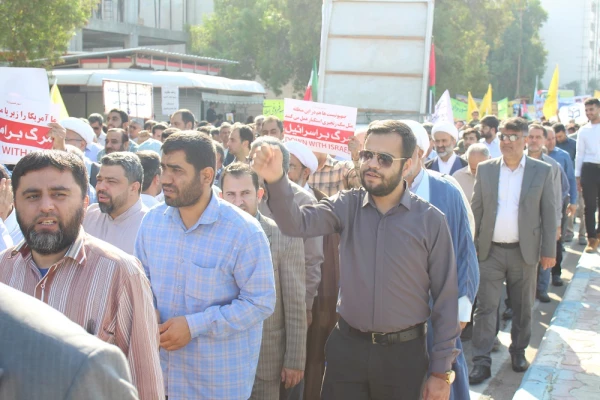 با حضور باشکوه رئیس، مسئولان، کارکنان، اساتید و دانشجومعلمان دانشگاه فرهنگیان استان بوشهر؛
راهپیمایی 13 آبان در بوشهر برگزار شد 7