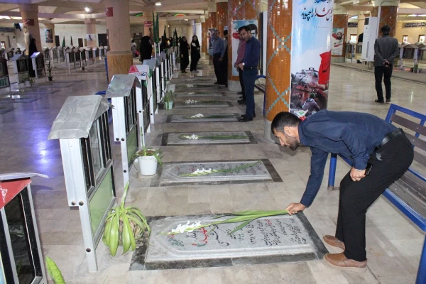 برگزاری آئین تجدید میثاق با شهدا مسئولان و کارکنان دانشگاه فرهنگیان استان بوشهر 8