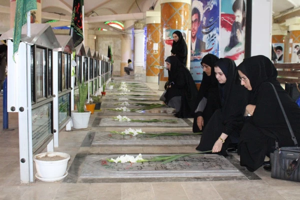 برگزاری آئین تجدید میثاق با شهدا مسئولان و کارکنان دانشگاه فرهنگیان استان بوشهر 9