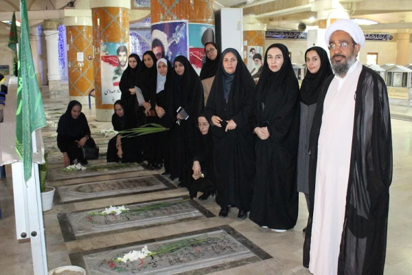 برگزاری آئین تجدید میثاق با شهدا مسئولان و کارکنان دانشگاه فرهنگیان استان بوشهر 10