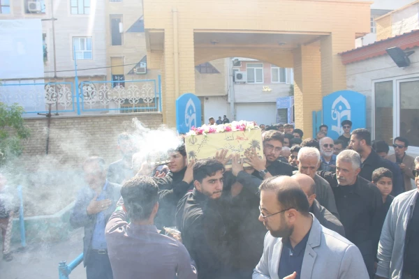 در دانشگاه فرهنگیان استان بوشهر؛
پیکر پاک شهید 17 ساله خوشنام دفاع مقدس تشییع و تدفین شد 10