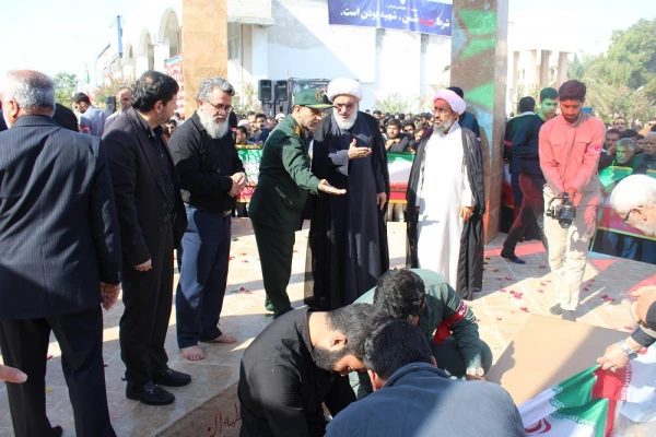 در دانشگاه فرهنگیان استان بوشهر؛
پیکر پاک شهید 17 ساله خوشنام دفاع مقدس تشییع و تدفین شد 16