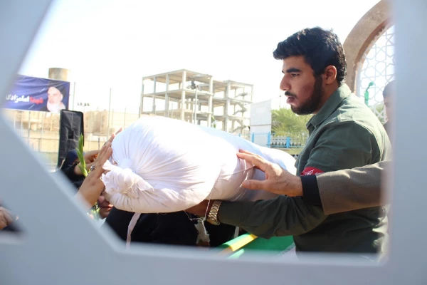 در دانشگاه فرهنگیان استان بوشهر؛
پیکر پاک شهید 17 ساله خوشنام دفاع مقدس تشییع و تدفین شد 19