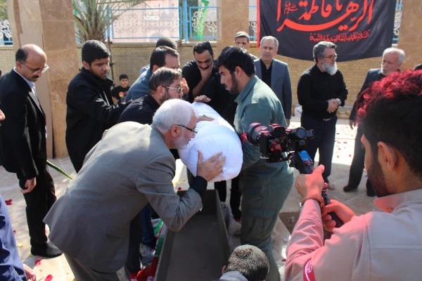 در دانشگاه فرهنگیان استان بوشهر؛
پیکر پاک شهید 17 ساله خوشنام دفاع مقدس تشییع و تدفین شد 11