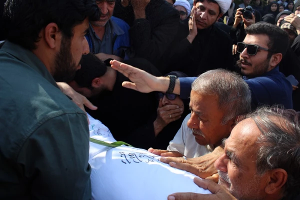 در دانشگاه فرهنگیان استان بوشهر؛
پیکر پاک شهید 17 ساله خوشنام دفاع مقدس تشییع و تدفین شد 10