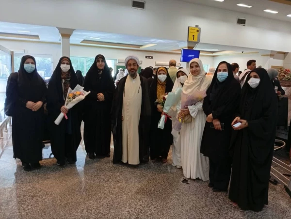 در لابی فرودگاه بوشهر برگزار شد؛
 آئین استقبال از حجاج پردیس بنت الهدی صدر بوشهر 2