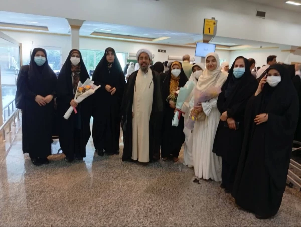 در لابی فرودگاه بوشهر برگزار شد؛
 آئین استقبال از حجاج پردیس بنت الهدی صدر بوشهر 2