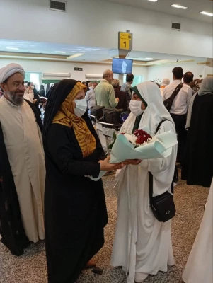 در لابی فرودگاه بوشهر برگزار شد؛
 آئین استقبال از حجاج پردیس بنت الهدی صدر بوشهر 2