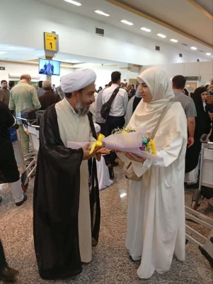 در لابی فرودگاه بوشهر برگزار شد؛
 آئین استقبال از حجاج پردیس بنت الهدی صدر بوشهر 2