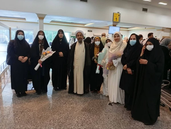 در لابی فرودگاه بوشهر برگزار شد؛
 آئین استقبال از حجاج پردیس بنت الهدی صدر بوشهر 2