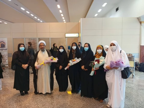 در لابی فرودگاه بوشهر برگزار شد؛
 آئین استقبال از حجاج پردیس بنت الهدی صدر بوشهر 3