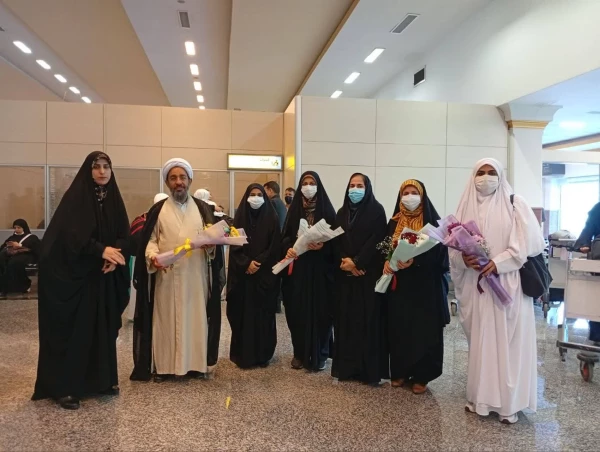 در لابی فرودگاه بوشهر برگزار شد؛
 آئین استقبال از حجاج پردیس بنت الهدی صدر بوشهر 4